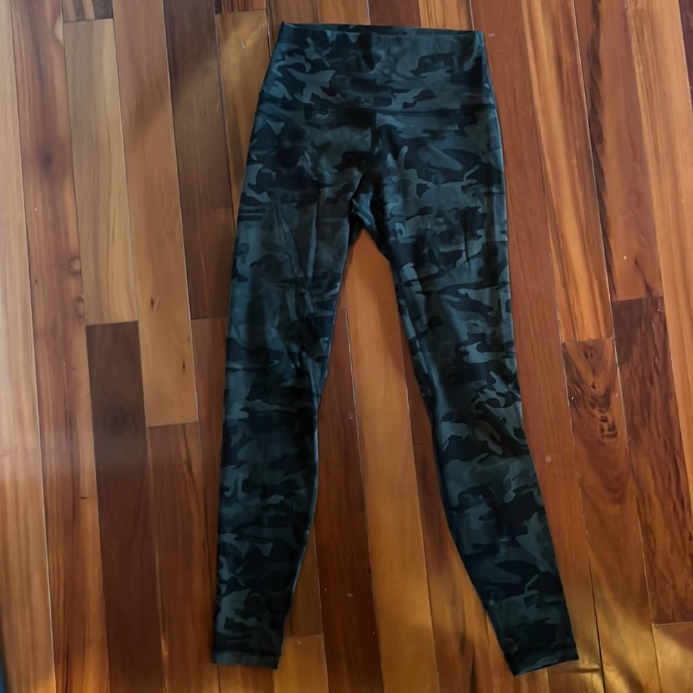 Women’s Size 6 Camo Lululemon Leggings